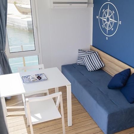 Houseboat Floatart Experience Bisceglie Hotel Екстериор снимка
