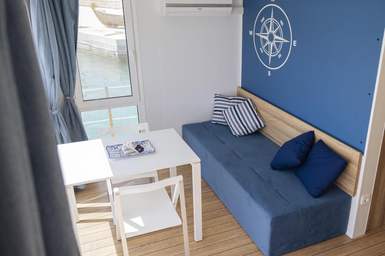 Houseboat Floatart Experience Bisceglie Hotel Екстериор снимка