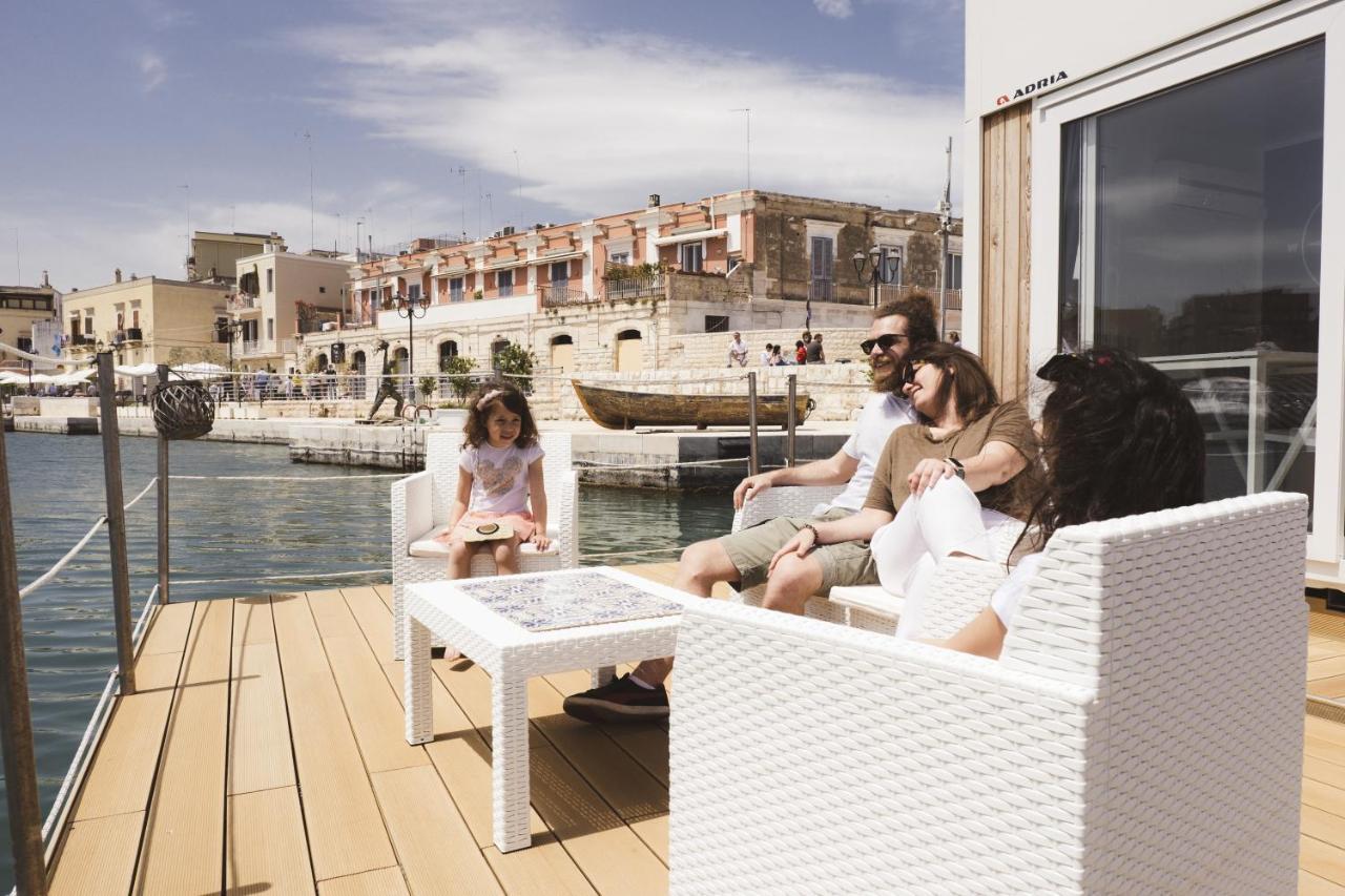 Houseboat Floatart Experience Bisceglie Hotel Екстериор снимка